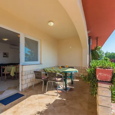 Kaktus Apartment Vir Exterior photo