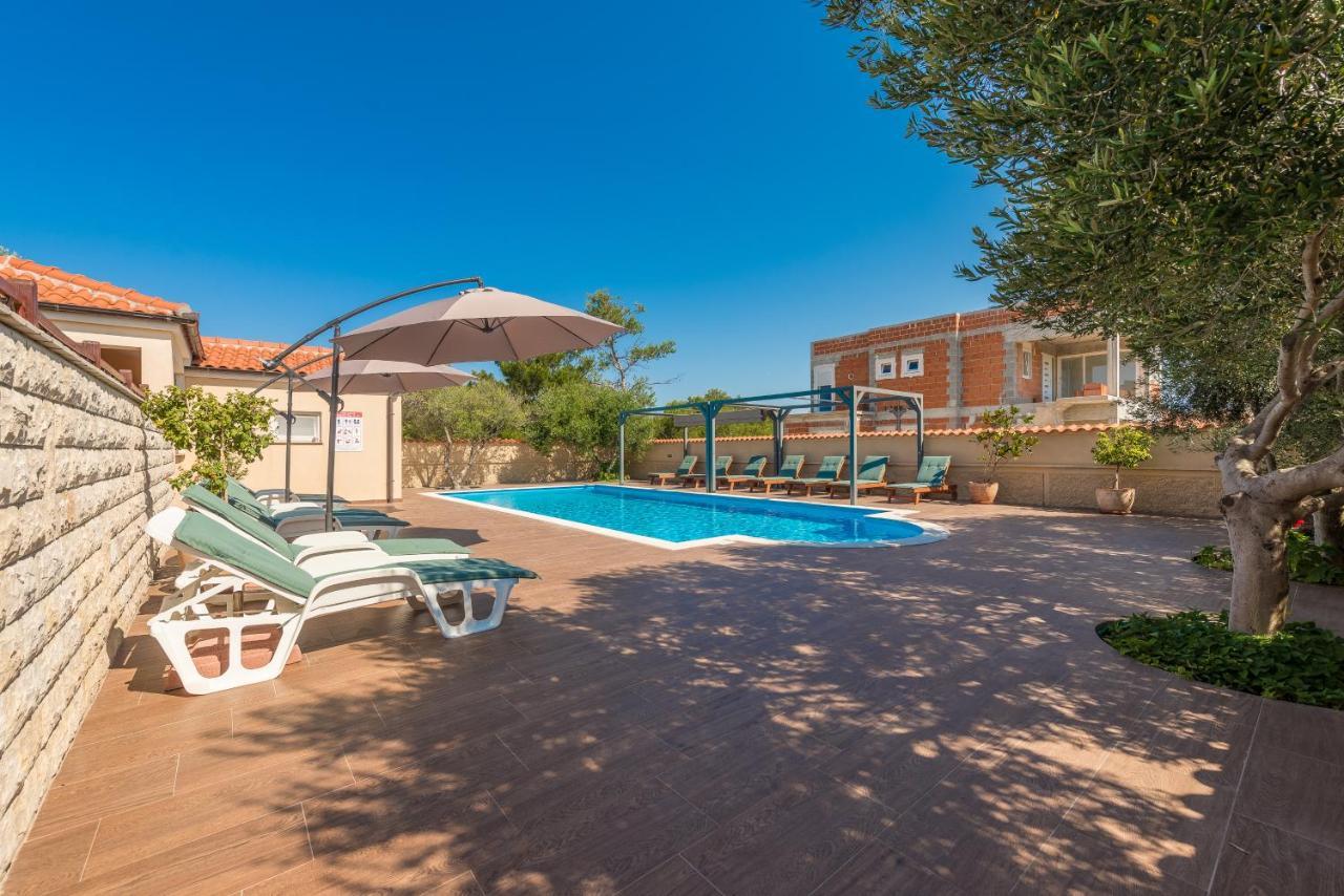 Kaktus Apartman Vir